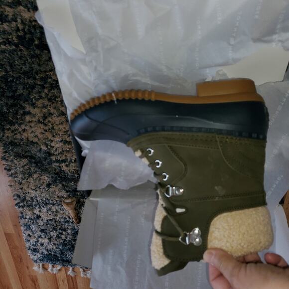 TOMMY HILFIGER NWT WOMENS RAINAH BOOTS - Picture 7 of 8